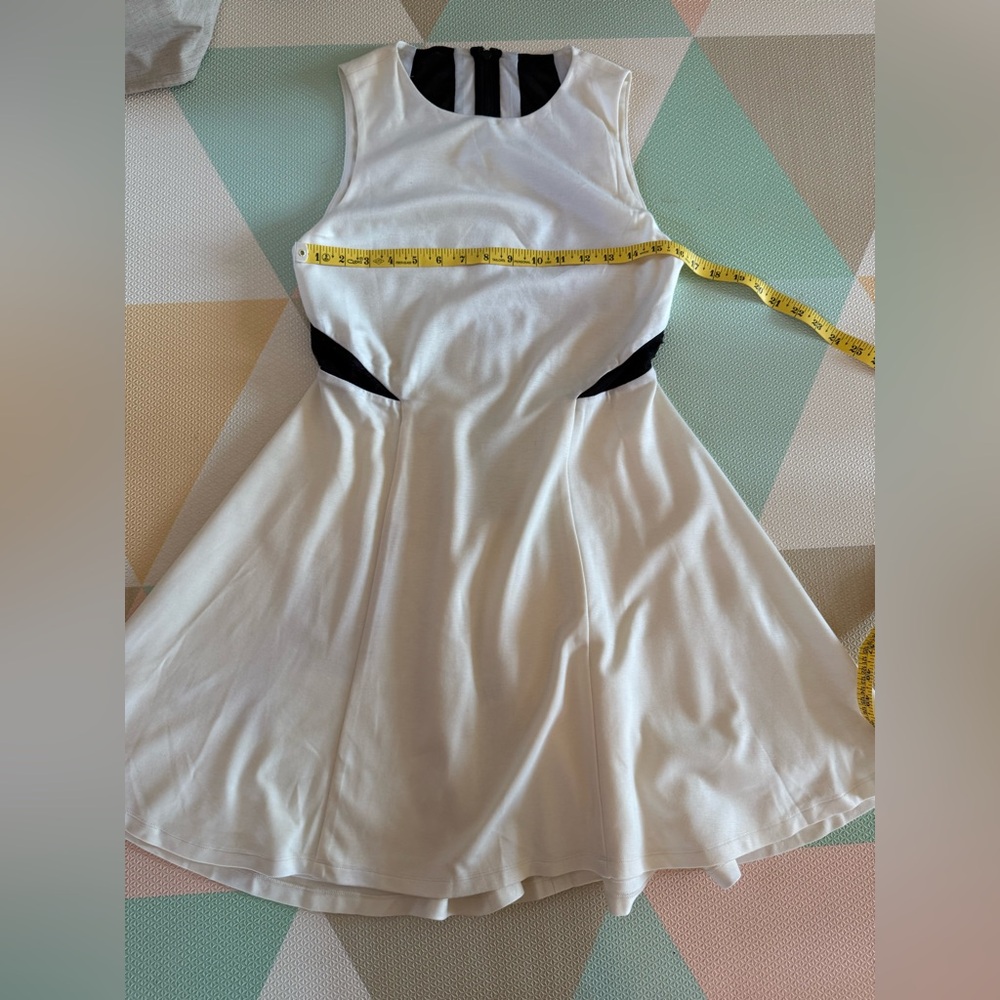 Alice + Olivia White and Black Mini Skater Dress Size 10 NWT - Picture 7 of 11